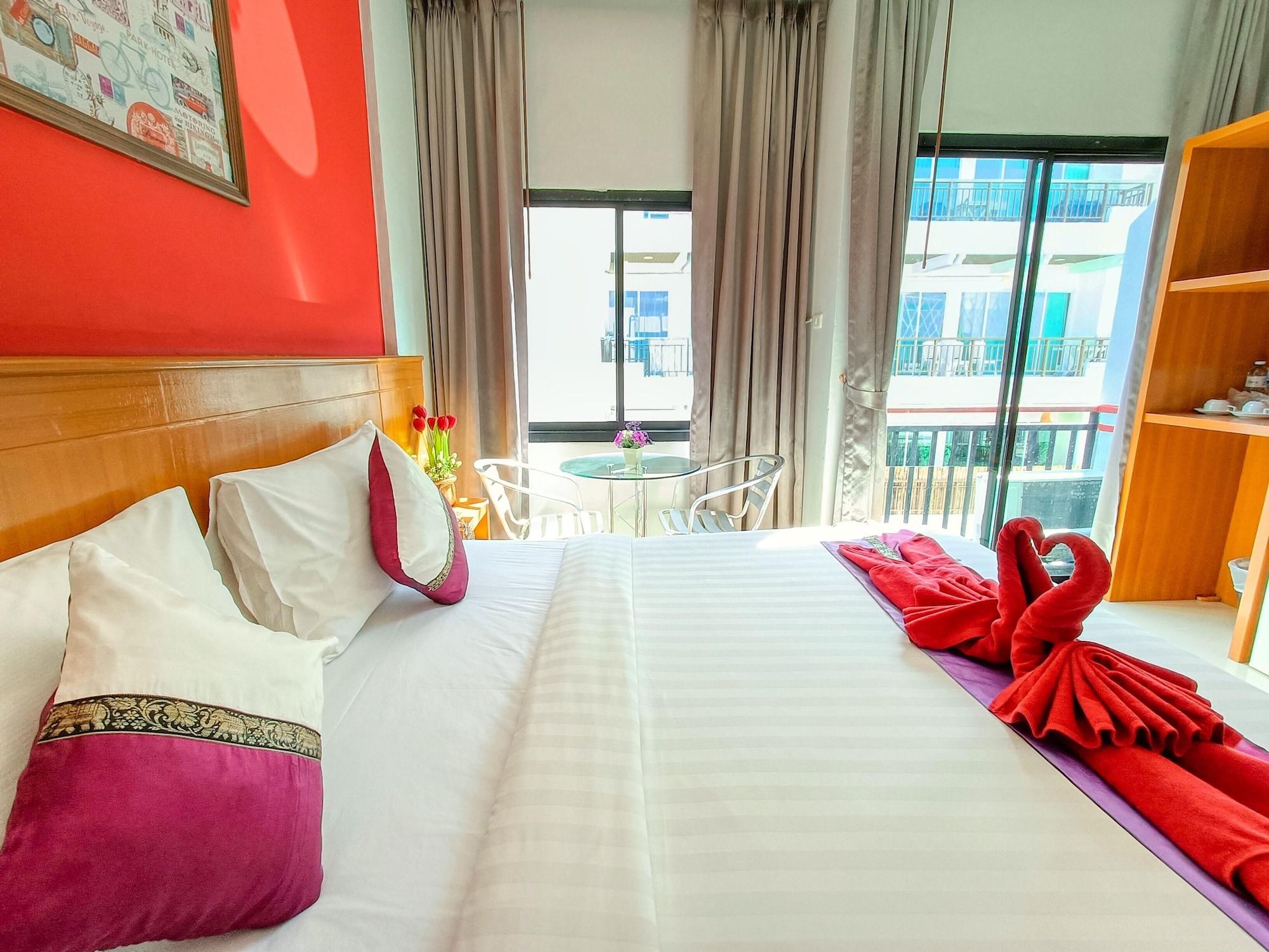 PJ Patong Resortel Esterno foto