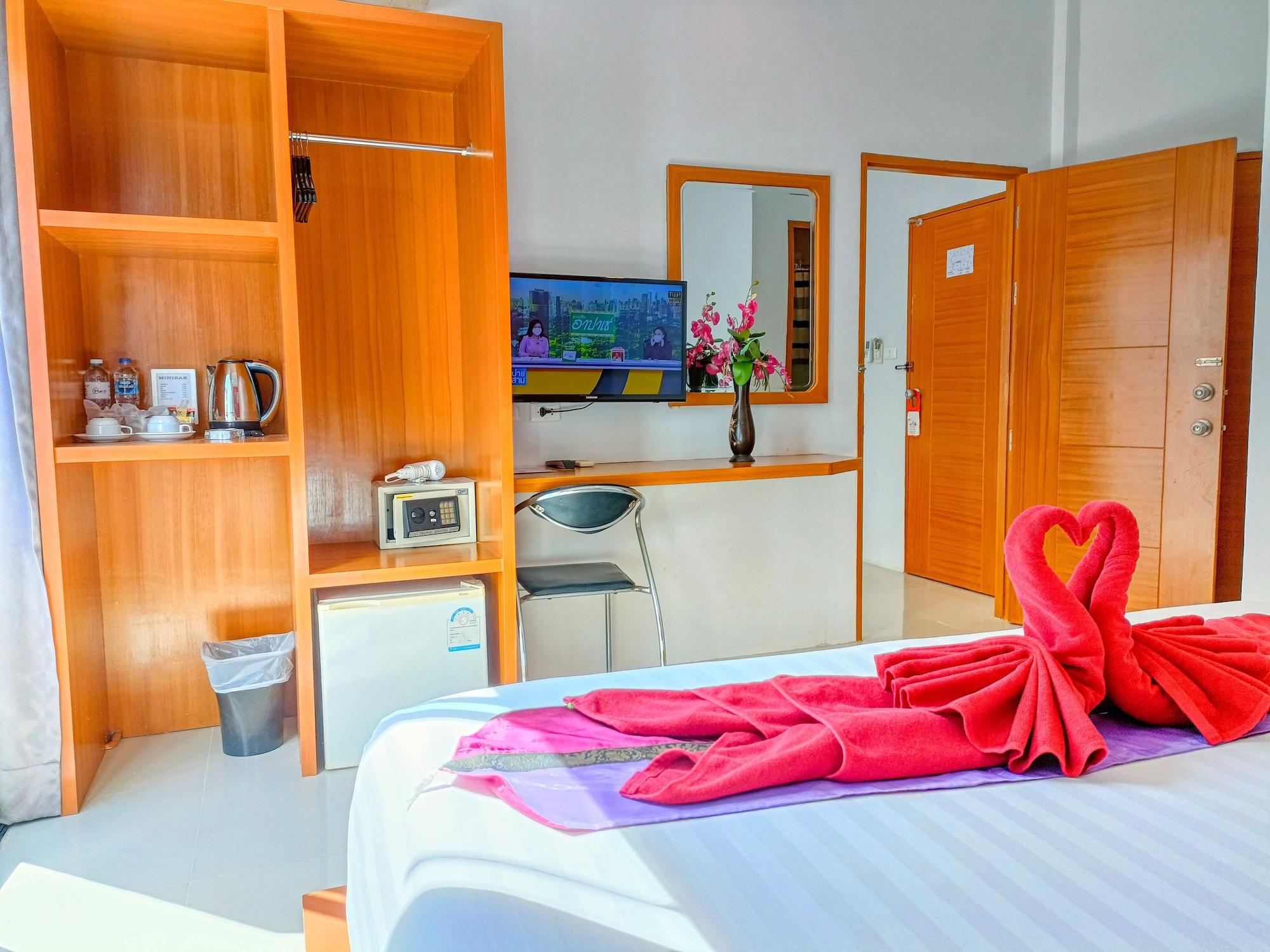 PJ Patong Resortel Esterno foto