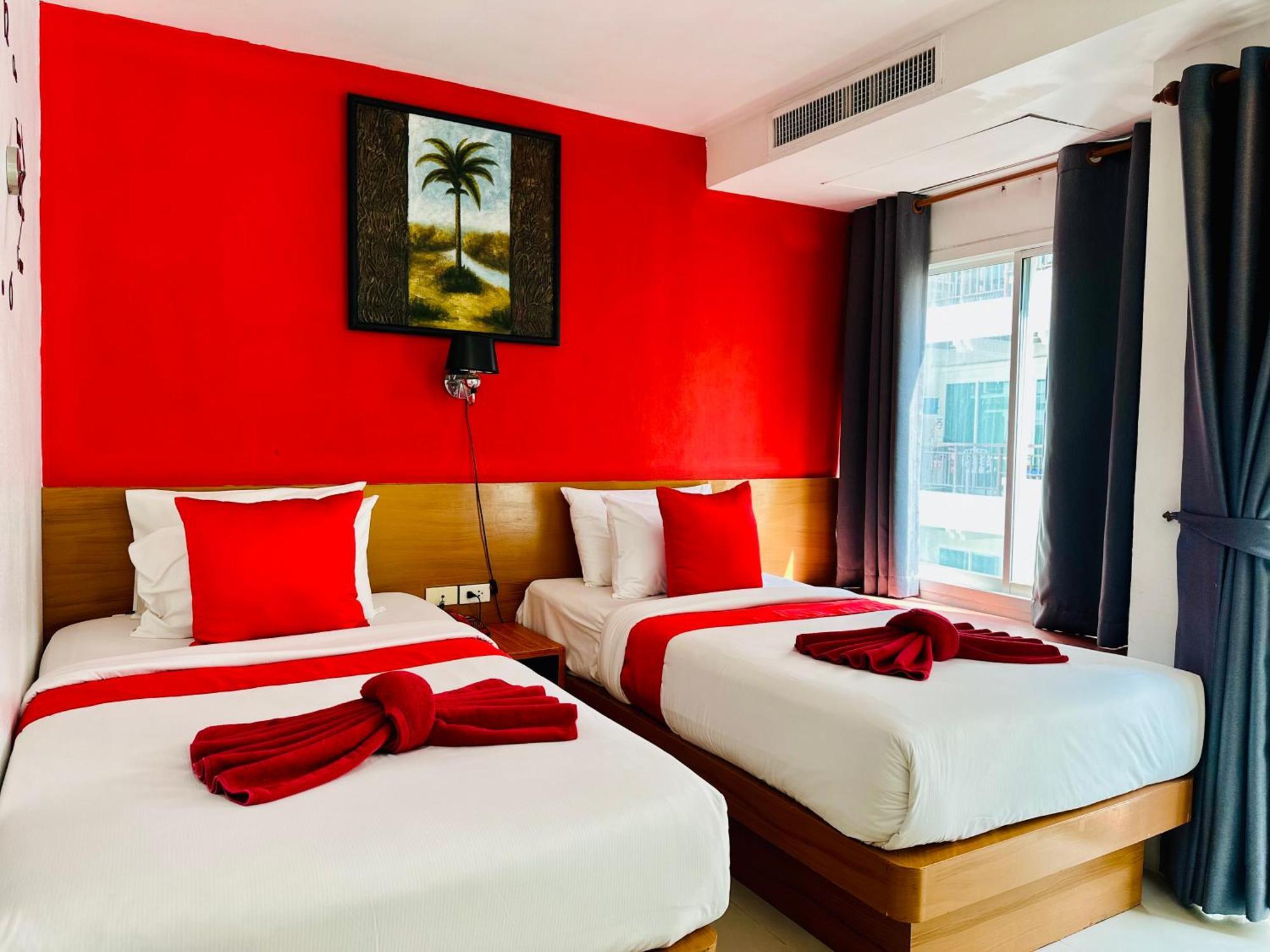 PJ Patong Resortel Esterno foto