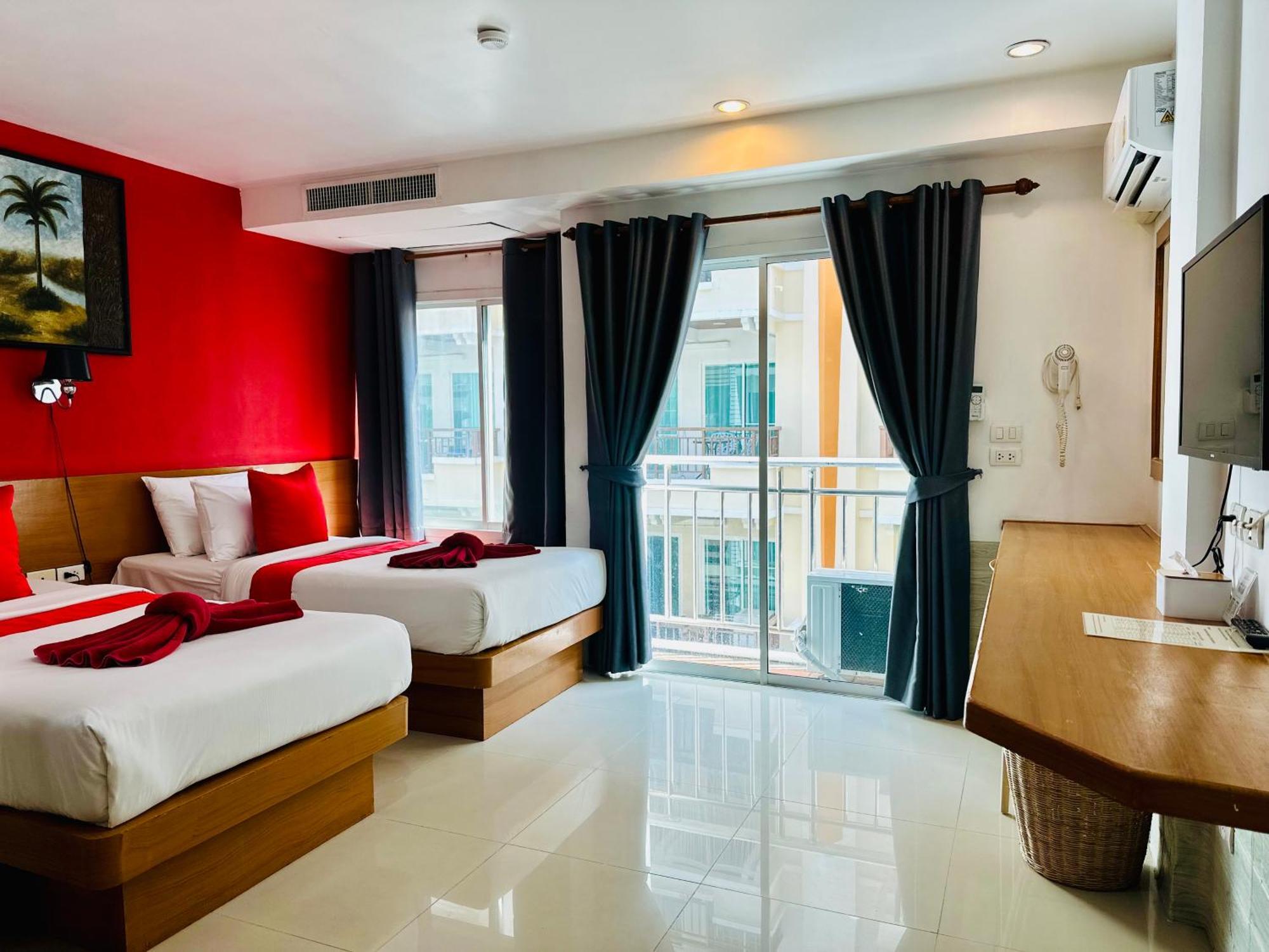 PJ Patong Resortel Esterno foto