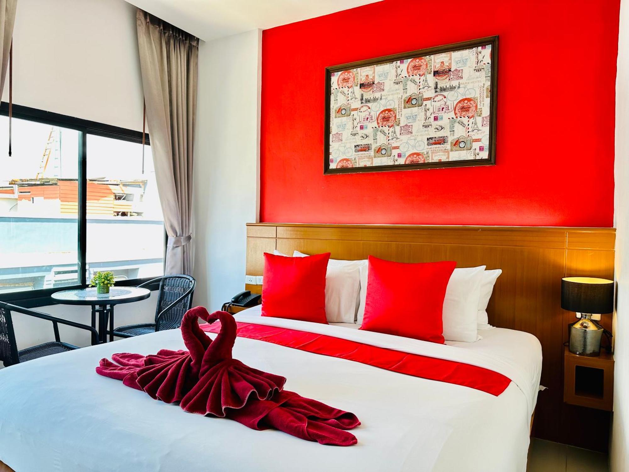 PJ Patong Resortel Esterno foto