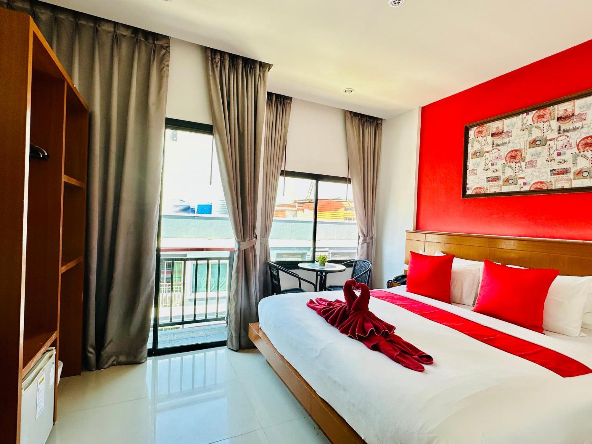 PJ Patong Resortel Esterno foto