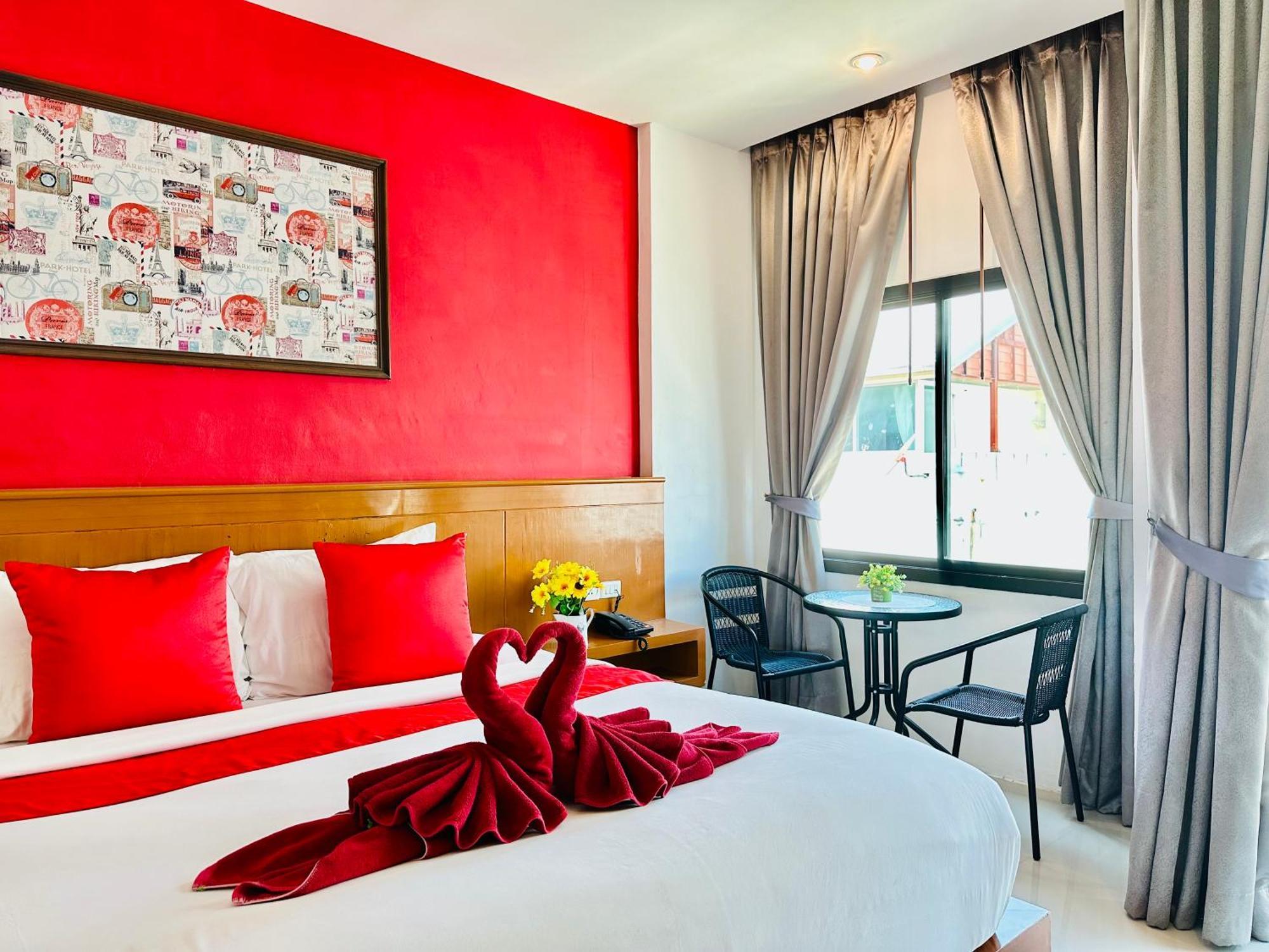 PJ Patong Resortel Esterno foto