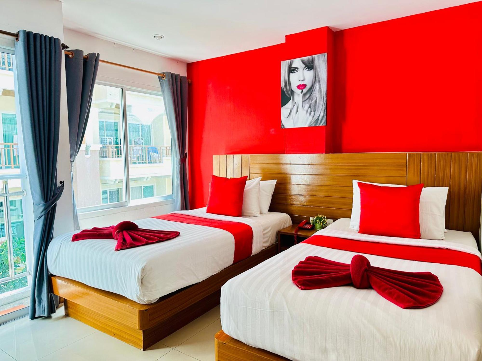 PJ Patong Resortel Esterno foto