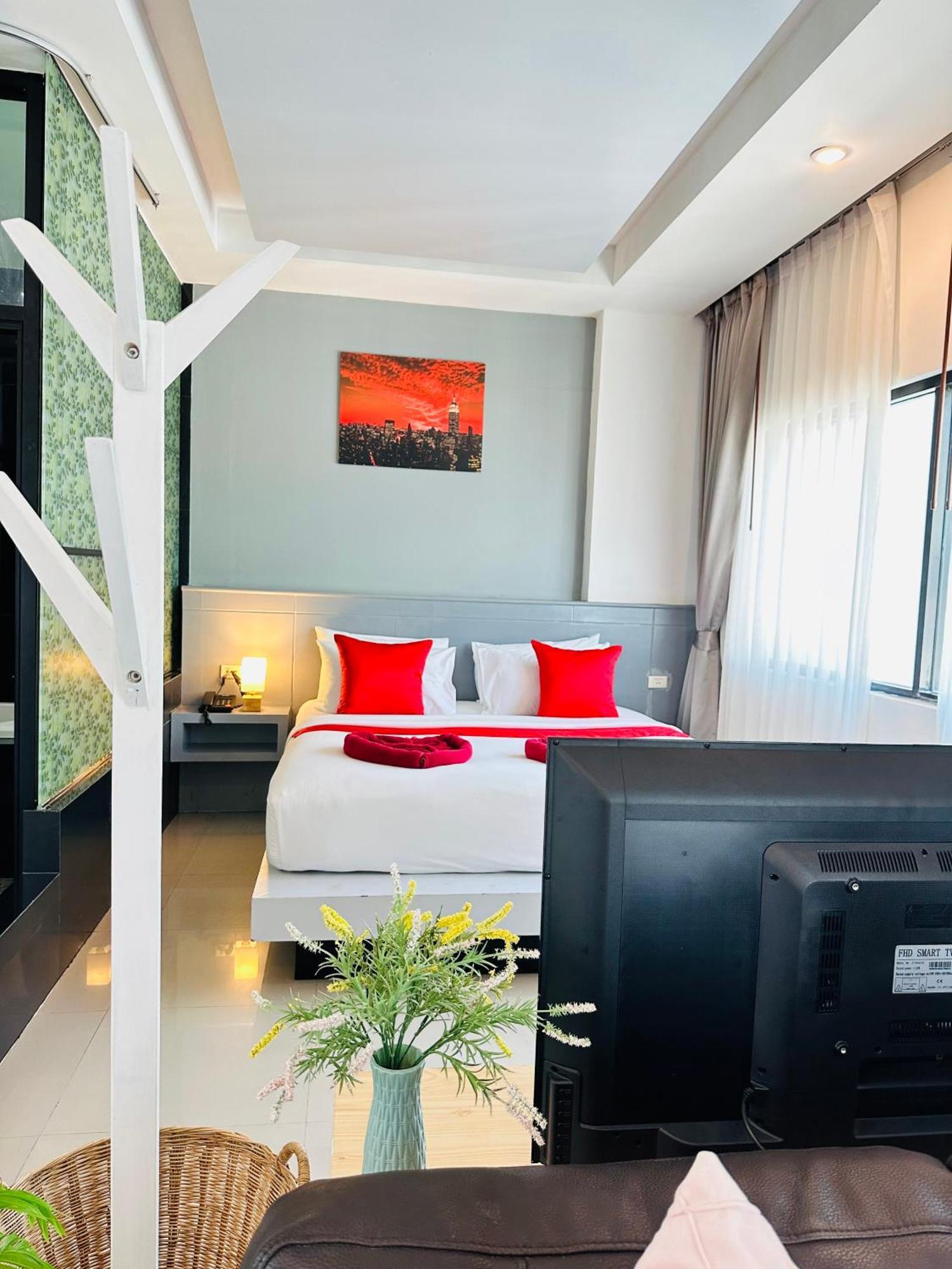 PJ Patong Resortel Esterno foto
