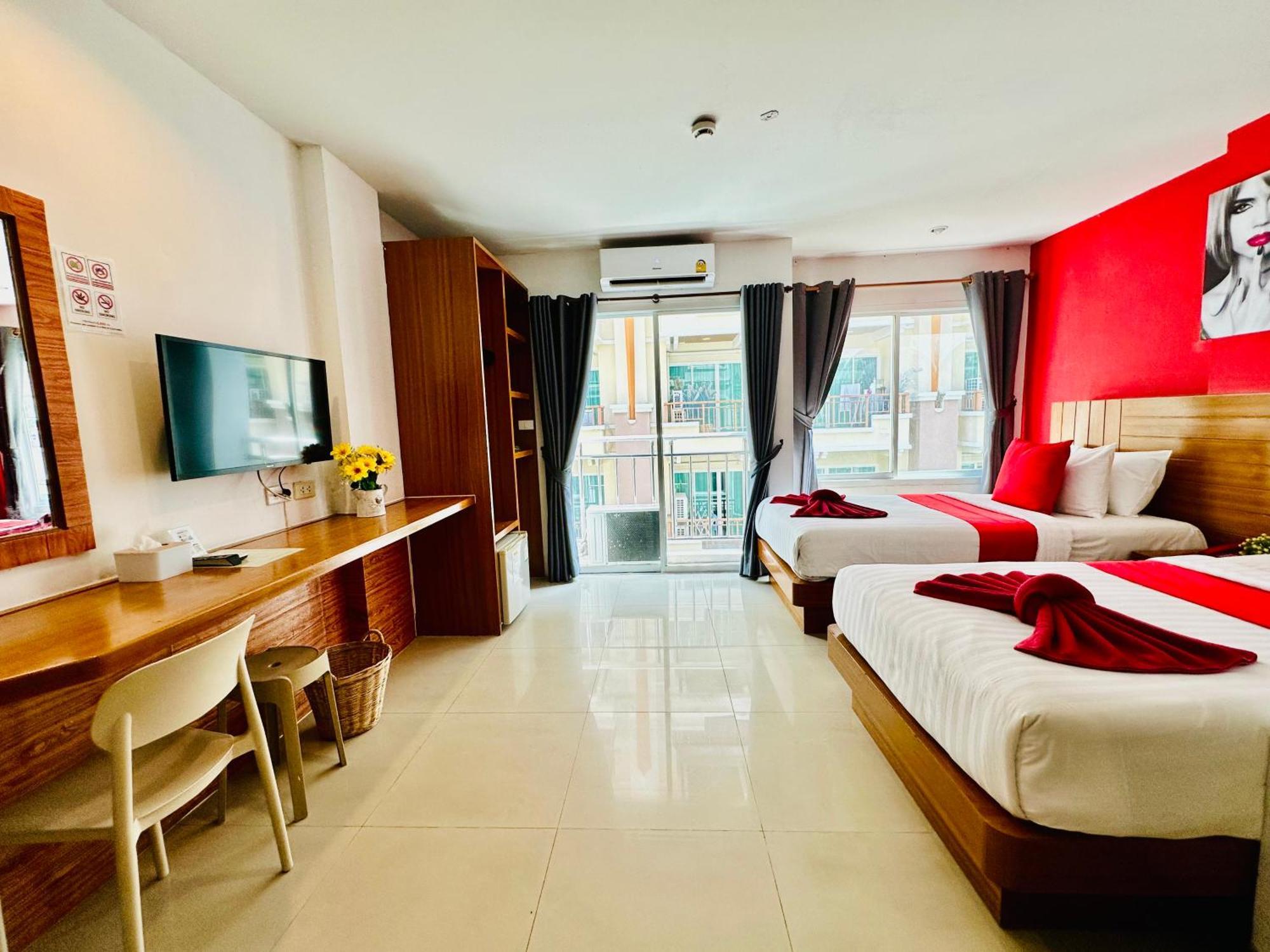 PJ Patong Resortel Esterno foto