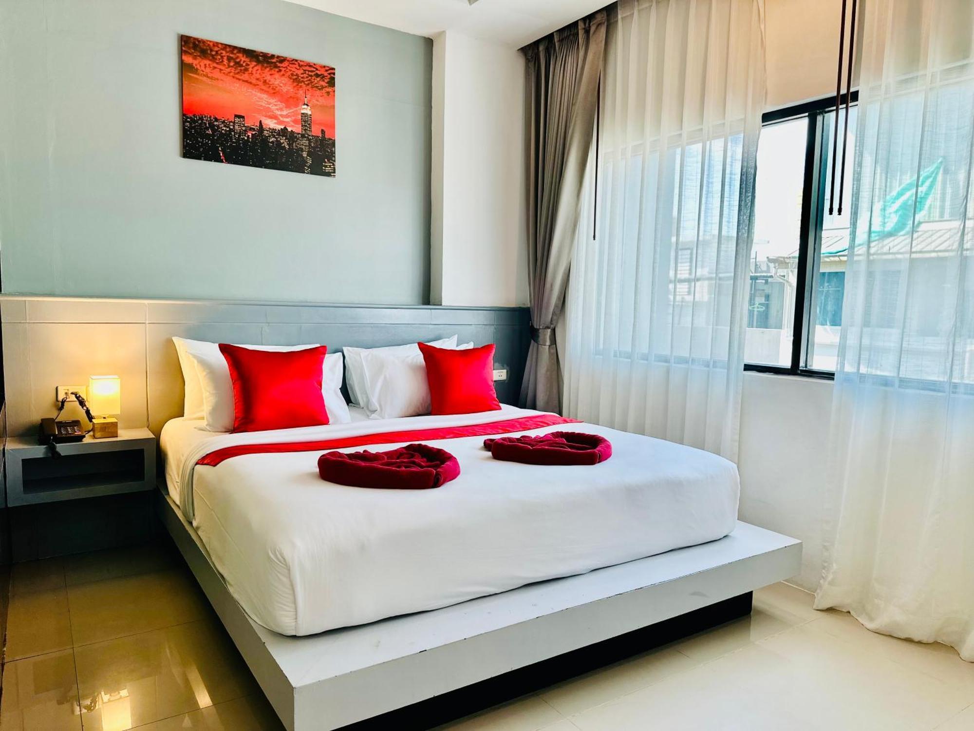 PJ Patong Resortel Esterno foto