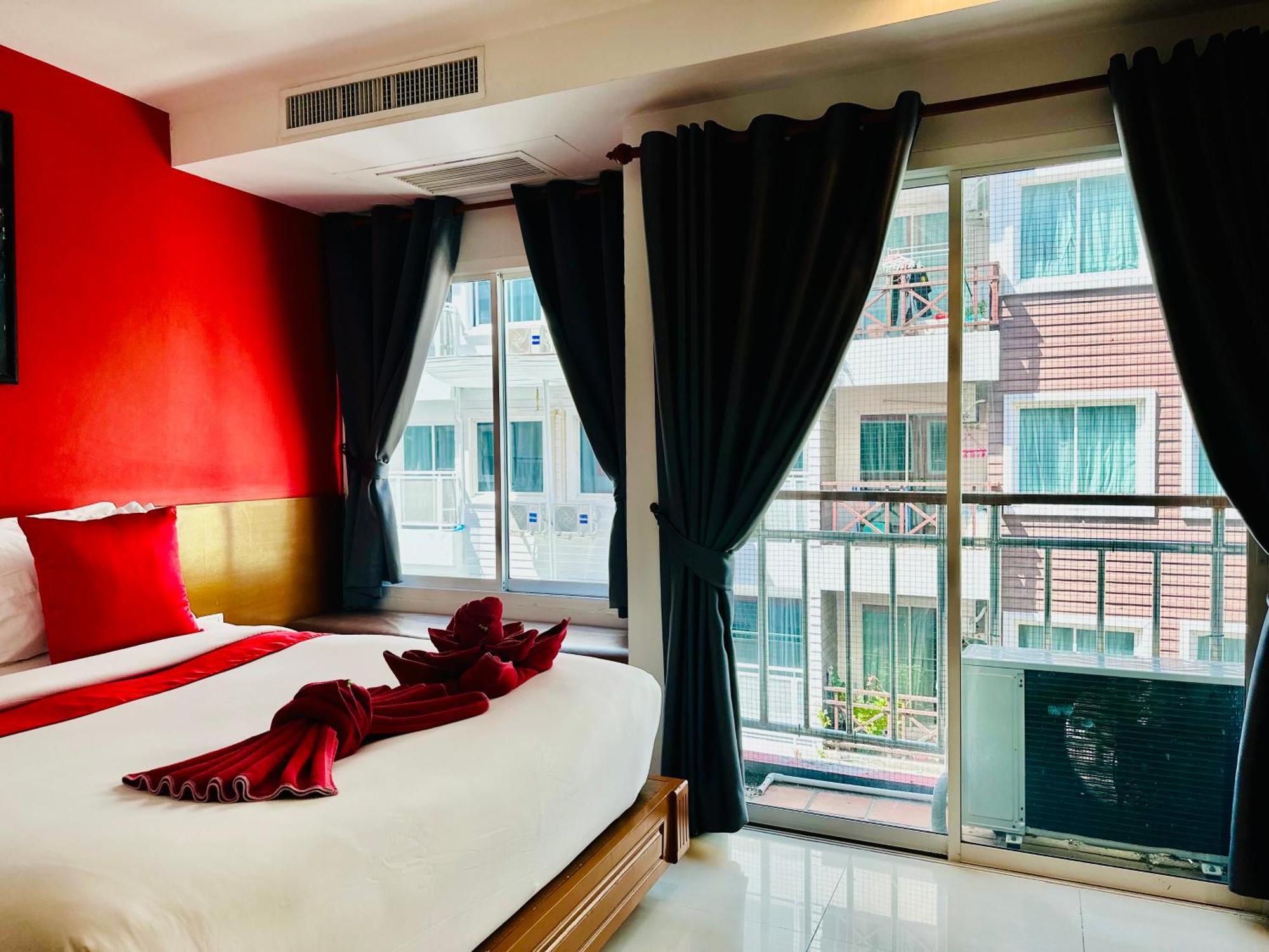PJ Patong Resortel Esterno foto